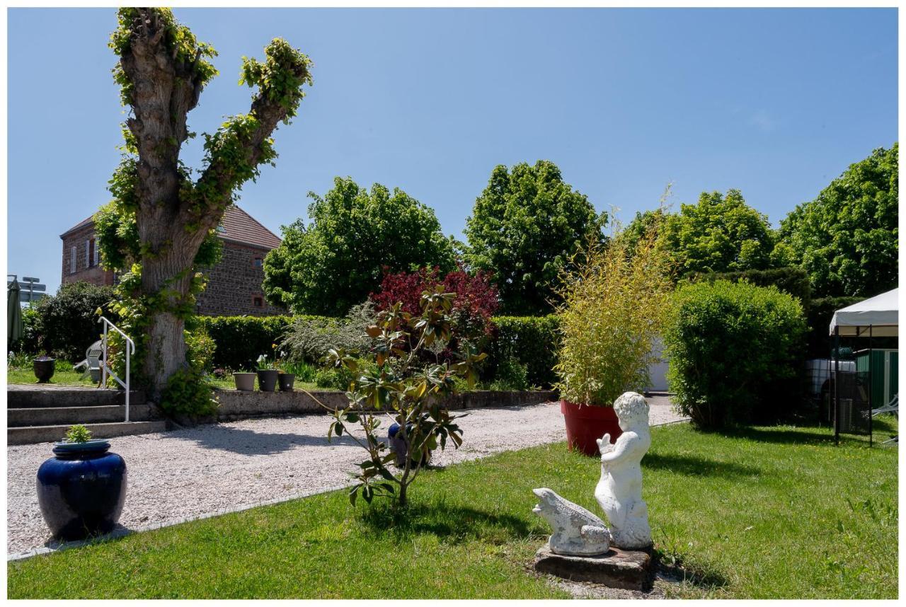 Maison De Retraite Vertaizon エクステリア 写真